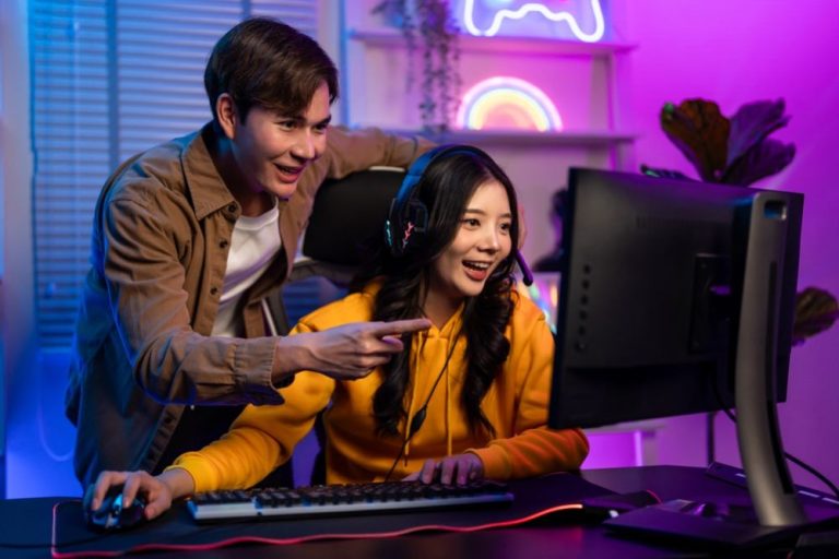 How to Save Money on Monitors by Choosing the Right Specs